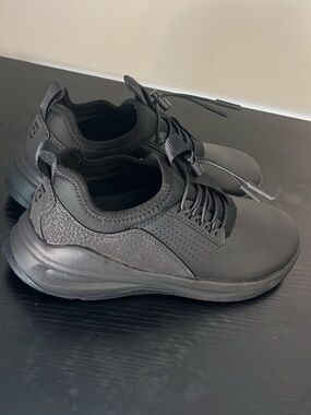 Clove - Nursing/Healtcare Worker Sneakers/Tennis Shoes - Size 6.5 -BRAND NEW!